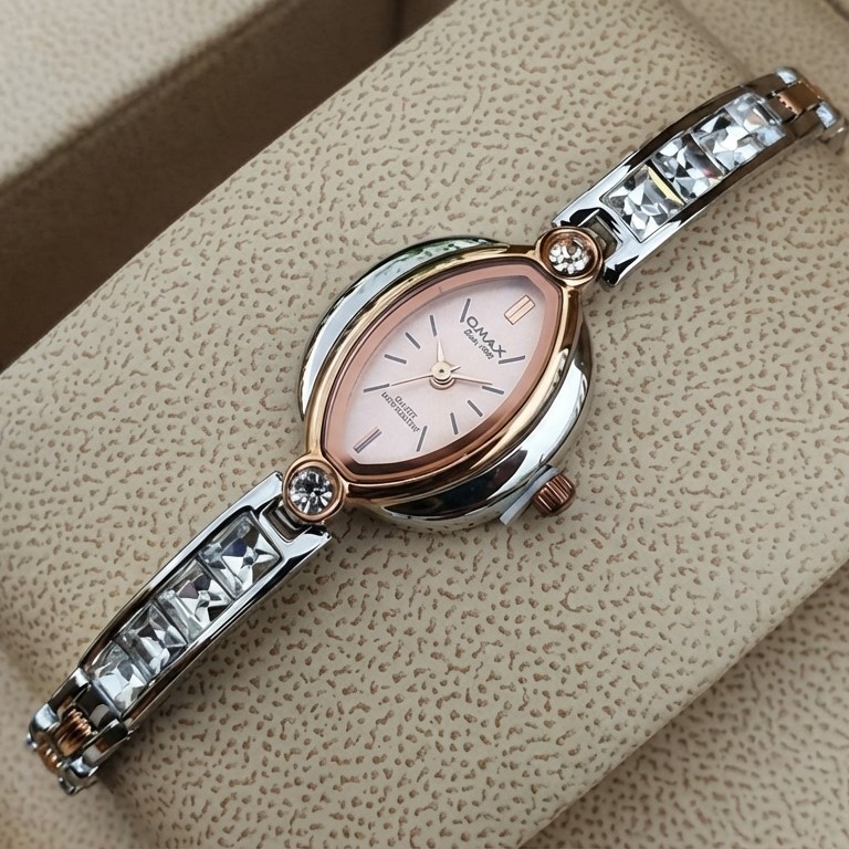 Omax JE0114 Ladies Watch Online in Pakistan